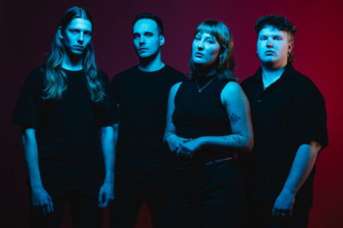 Os recém-chegados holandeses TRAVERSUS revelam o vídeo de seu novo single lançado recentemente, “Maybe In Another Life”.