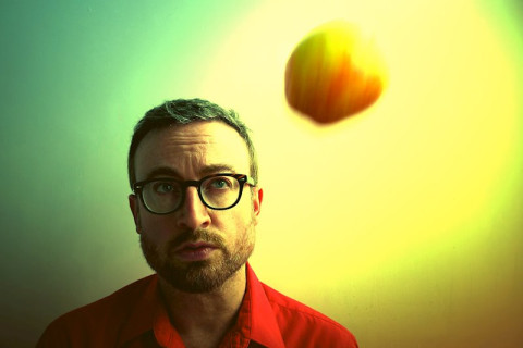 A Reveal Records compartilha o revigorante single "Laugh So Loud" de Duncan Lloyd, do Maximo Park, anunciando o novo álbum