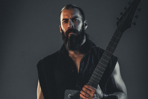 A banda de blackened death metal Tides of Chaos lança o novo single "Cloak Of Silence"