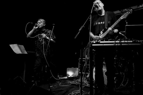 A banda britânica DRAGON WELDING compartilha 'Start Believing, Start Living The Lie' do quarto álbum 'The Naughty Step'