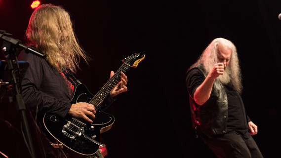 Bride retorna ao Brasil para celebração do álbum Snakes in the Playground