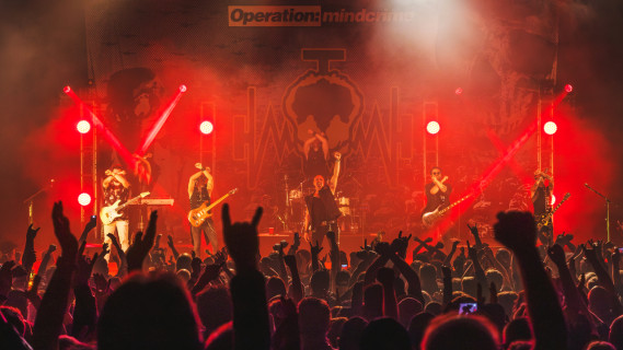 Geoff Tate retorna ao Brasil com a turnê de despedida de Operation: Mindcrime, um dos maiores clássicos da história do metal