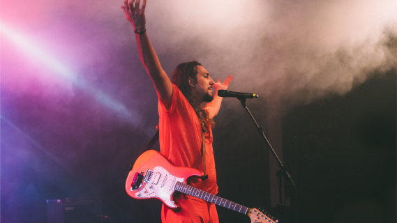 "Malize apresenta o premiado show ‘Amor Raro’ no Teatro Firjan Sesi Jacarepaguá"