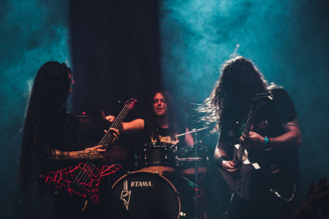 Atrocitus consolida ascensão do single "Veneno" com show ao lado da lenda sueca In Flames
