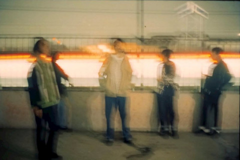 O grupo de dreampop eletrônico Strange Fruit lança o EP surreal 'Drips', uma viagem cósmica motorik.