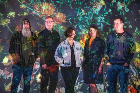 A banda californiana Soft Science apresenta o single cintilante "Fade", antes do lançamento do novo álbum "Sand".