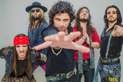 Black Jack: Halloween hard rock em 'Out of Control'