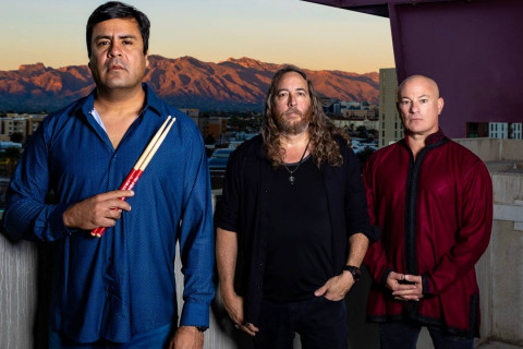 LITTLE KING anuncia turnê pela Costa Oeste em julho para promover o novo álbum "Lente Viviente"