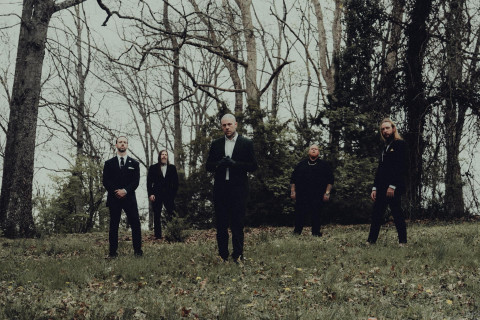 Demon Hunter: perda e luta pessoal retratadas em “Ligh Bends”, seu novo single