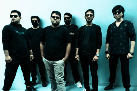 A banda indiana SHIVERWOOD SHADE explora as profundezas da raiva e do isolamento em “Divided By Hate”, faixa do seu álbum de estreia “Escaping Darkness”.