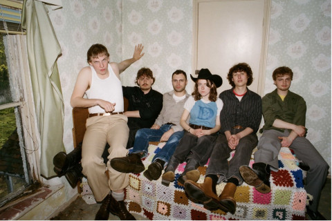 Fat Dog retorna com novo single "Go Fuck Urself"