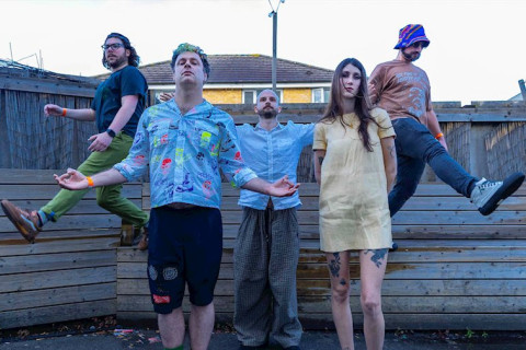 Os provocadores do art-rock nova-iorquino ECCE SHNAK estreiam com o gloriosamente desvairado 'Eddie, Legalistic Homeslice