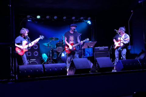 Manifesto Lança "Só Quero Respirar" em Crítica ao Capitalismo e à Busca Obsessiva por Sucesso