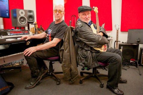 Jah Wobble e Jon Klein apresentam o single mordaz 'Who Wins?', antes do lançamento do LP 'Automated Paradise'.