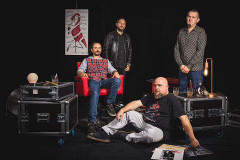 A banda francesa de heavy rock/grunge/stoner BRONCA, formada por quatro integrantes, relança seu álbum de estreia