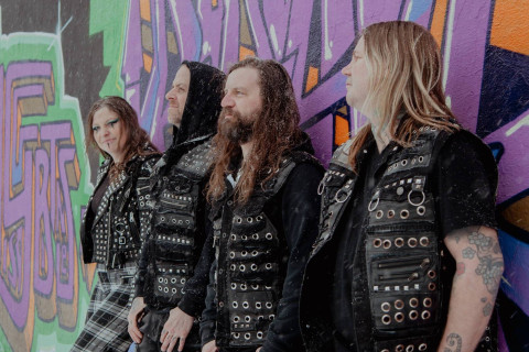 A banda FAMOUS STRANGERS, de Edmonton, confronta a divisão e reivindica o poder no novo vídeo