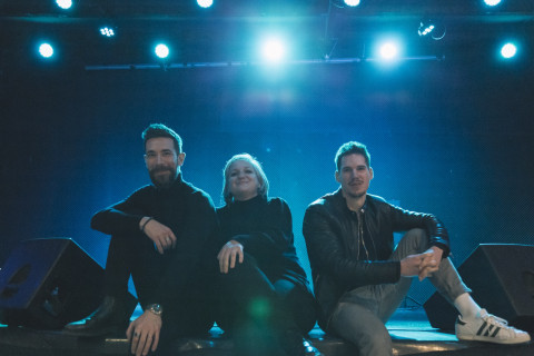 O trio francês de rock progressivo do deserto, From Sand To Stardust, lançou o novo single e videoclipe