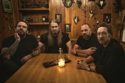 Our Ceasing Voice retorna com novo single e videoclipe "Diamond Eyes"