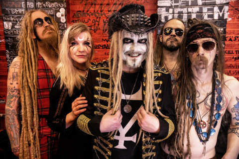 King Satan transforma música de Britney Spears em metal industrial