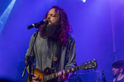 Jaydson lança clipe de "Live Fast, Die Old", punk rock que dá nome ao primeiro álbum do artista