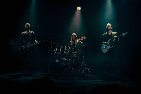 Já disponível! A banda norueguesa ALIEN ORCHESTRA lança o novo EP "Under My Pale Skin"