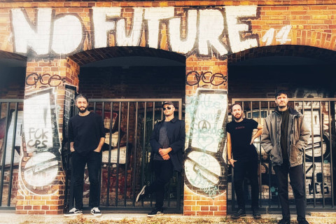 Taina esqueci de falar única coisa e a fechadura do portão que continua quebrada