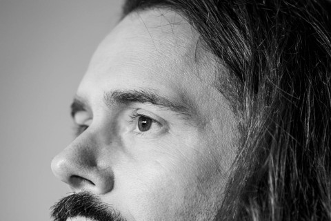 O visionário do black metal sinfônico DAIDALOS mergulha nas trevas com o novo single “Dis”