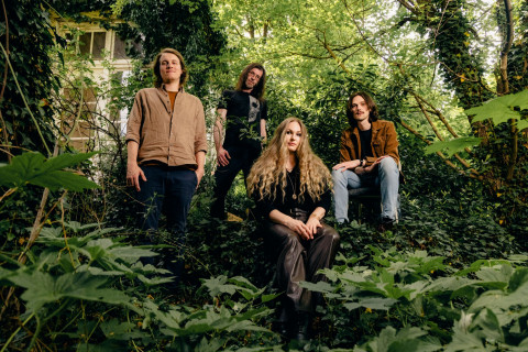 Mother Morgana assina com a Argonauta Records; novo single "Janushead" já disponível.