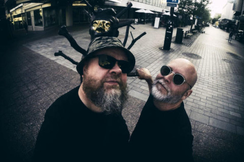 HÄ/DA funde riffs impactantes inspirados no AC/DC com melodias cativantes em seu novo single