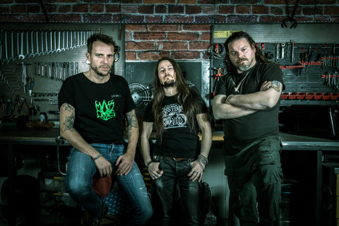 Mass Crysis revela novo single acústico surpreendente, "Metal Soul"