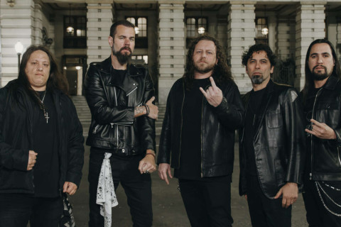 Cova Rasa lança live session intensa e sem retoques de 'Dr. Death'