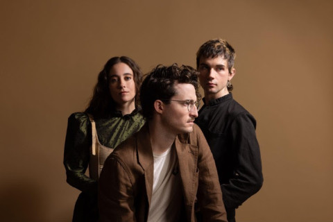 Nation of Language anuncia novo álbum e lança o single "I'm Not Ready for the Change"