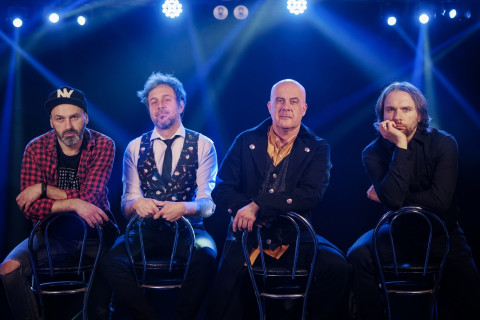 A banda polonesa de heavy metal LARK anuncia novo álbum completo; novo single já disponível.