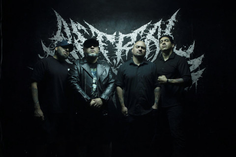 Astral Shatter lançou um novo single.