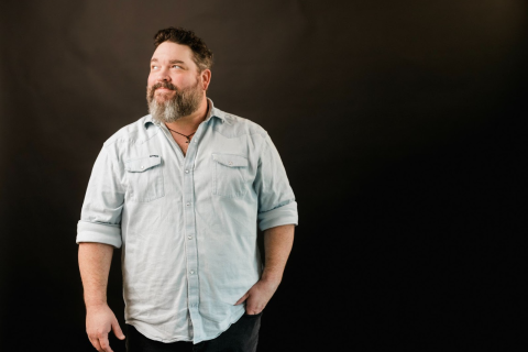 Artista de country soul , Dave Fenley, lança o single romântico "Loves Gonna Get Me Again"