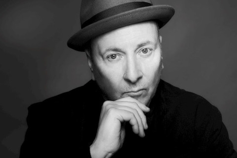 Eddie Skuller presta homenagem a Tom Waits em 'You Can Never Hold Back Spring', anunciando novo EP.