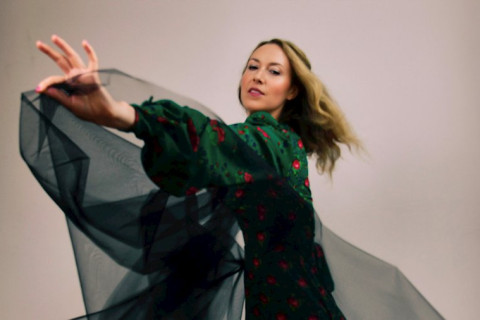 Jessie Kilguss, de Nova York, apresenta o sexto álbum, "They Have A Howard Johnson's There". Assista ao vídeo de "St. Teresa in Ecstasy".