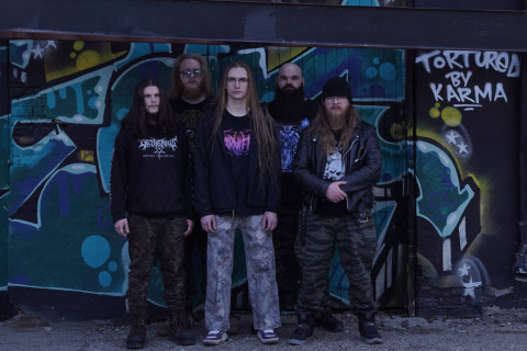 A banda PYTHONIC, de Saskatoon, se reinventa com o novo EP "Laws of Karma"