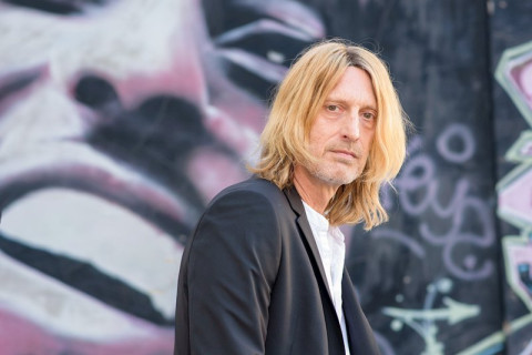 Ian Pickering, do Sneaker Pimps,  compartilha 'Commercial Road', uma prévia do novo álbum do The Noise Who Runs