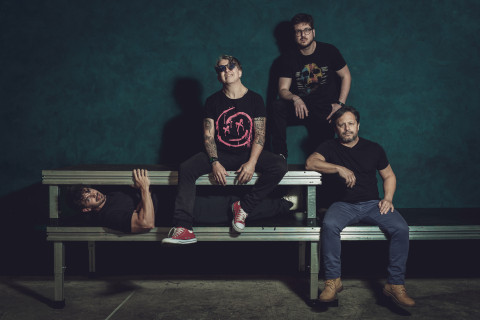 Us.4 Celebra 25 Anos e Lança Nova Versão de "Tô Indo": Um Hino de Libertação e Recomeço