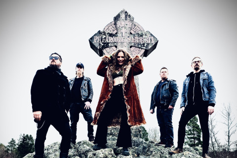 A finlandesa Mandy Manala retorna com o novo álbum “Something Wicked”