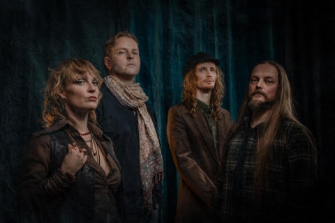 A banda finlandesa de art rock com influências de groove, Cosmic Revival, lançou um novo single intitulado "No Room For Mistakes".