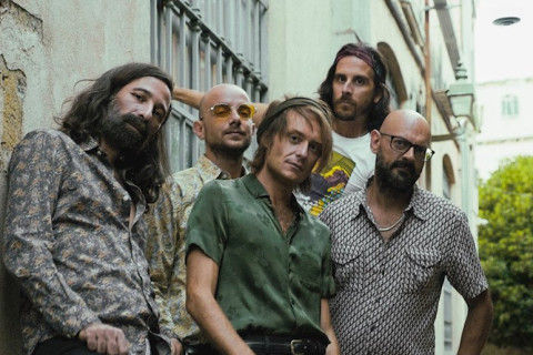 Messiness lança  'Feature With A Rapper', uma demolição da indústria musical na era digital