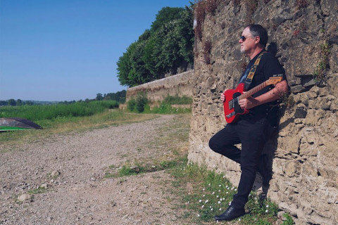 O francês Laurent Moitrot lança o single "The High Life" pela gravadora Magic Door.