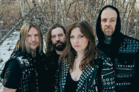 A banda FAMOUS STRANGERS, de Edmonton, incendeia o universo com o novo vídeo “Deepstar”.