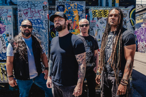Bury My Demons inicia nova fase com o lyric video de "Earthshaker"