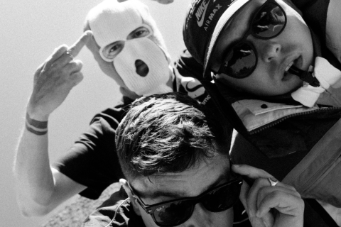 Kneecap lança novo single, "No Comment", com participação do DJ e produtor Sub Focus