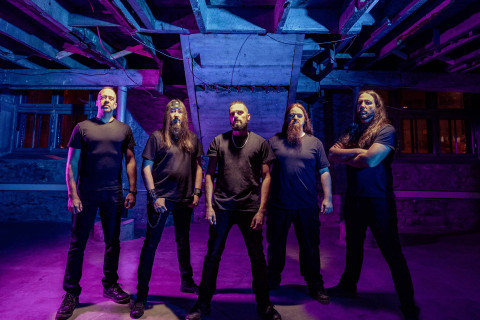 Já disponível! Navegue com o novo álbum do BORN DIVIDED, "Chronicle of a Shipwreck"