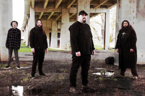 Assista MATT MILLER desvendar a sutileza do death metal técnico com a apresentação de "Descent into Violence"
