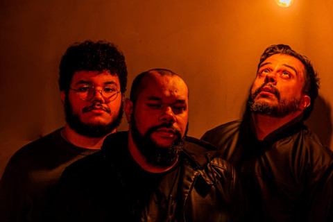 João e o Verbo confronta o sistema em novo single visceral: "Dízimo e Oferta"
